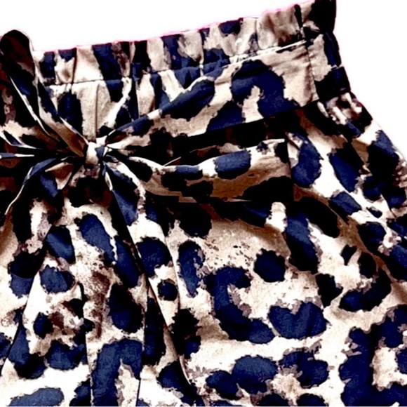 GIFTED💥Brown Leopard Print Shorts /w Tie - Picture 5 of 6